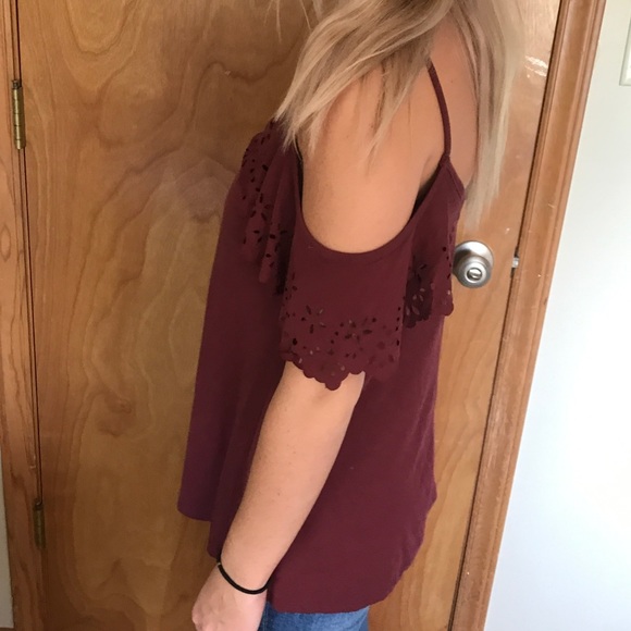 Women’s alya off the shoulder top - Picture 3 of 7